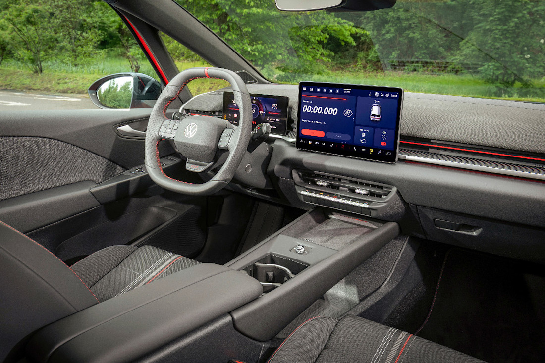 VOLKSWAGEN-ID-3-GTI-2026-INTERIOR (2).jpg