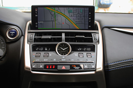 Lexus NX 300h 2021 : essai routier Body Image