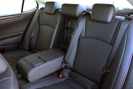 Lexus ES 250 AWD 2022 : essai routier Body Image