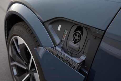 Editorial 18a audi sq8 sportback e tron