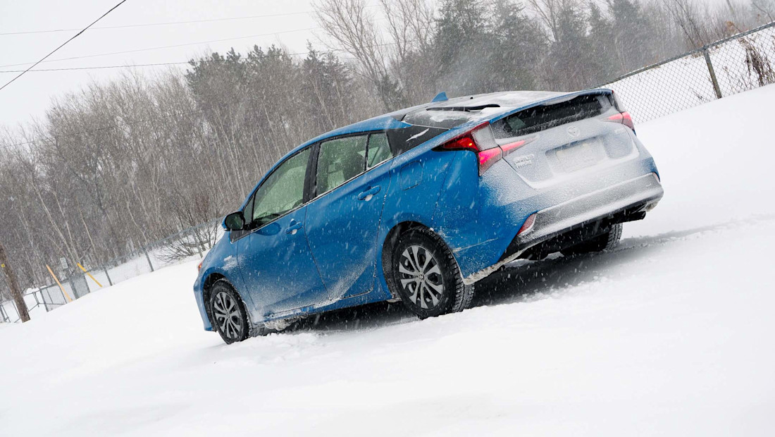 Editorial 2020 toyota prius technology awd e 05 jp