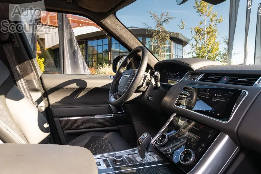 Jaguar-Land Rover SV - 3000px-24