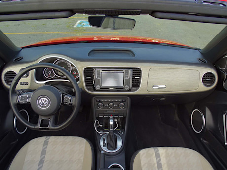 Editorial 2018 volkswagen convertible coast edition 19 jb