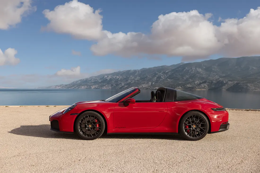 porsche-911-facelift-2024-geen-stekker-wel-hybride-nog-geen-prijzen-bekend-2024-06