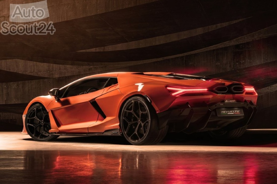 Lamborghini-Revuelto-2024-1024-07.jpg