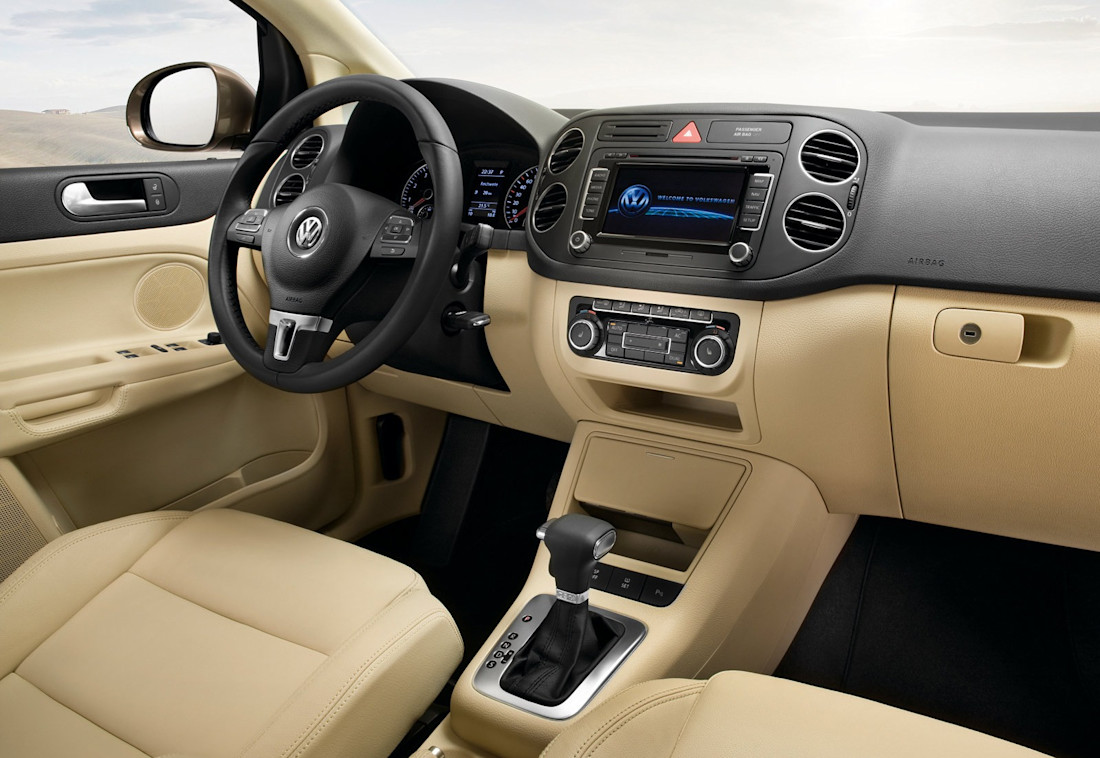 volkswagen-golf-plus-interior
