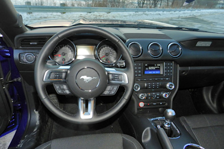 Editorial 2015 ford mustang v6 jb 20