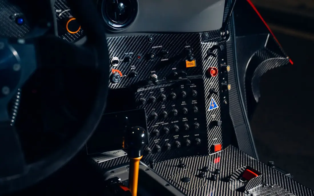 McLaren-F1-GTR-pink-floyd (9).jpg
