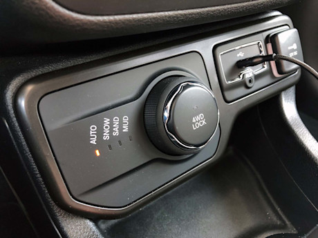 Editorial 2019 jeep renegade limited 4x4 23 jw