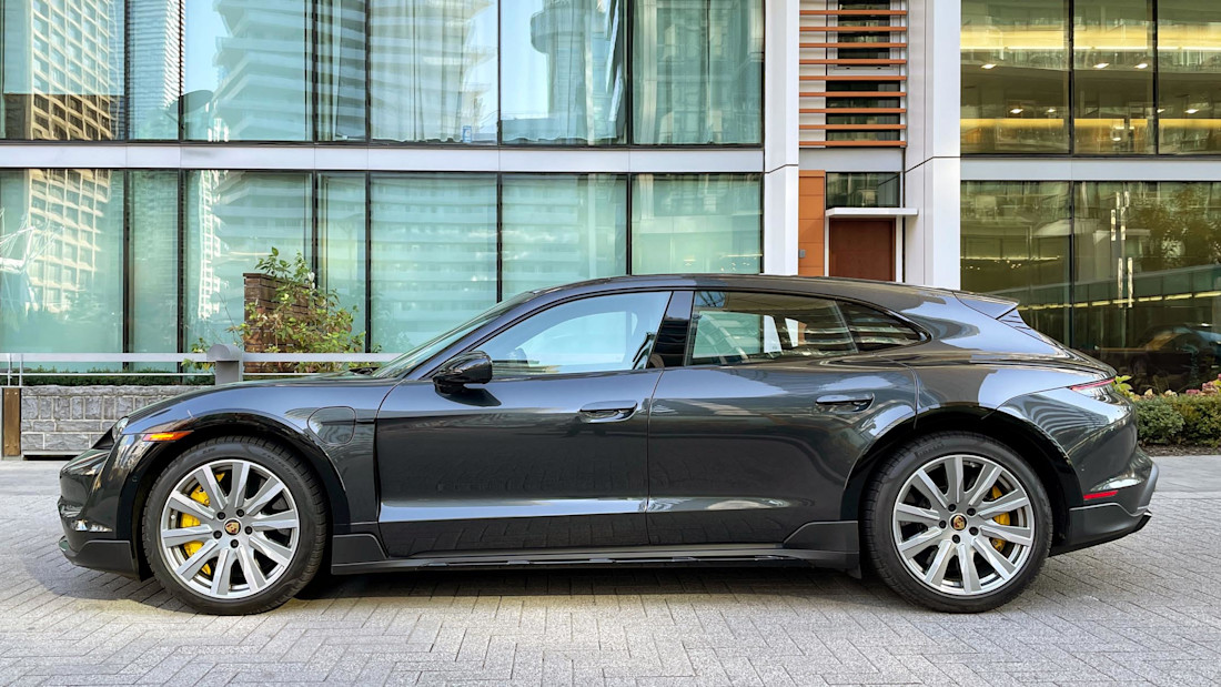 Editorial 2021 porsche taycan turbo s cross turismo 04 ct