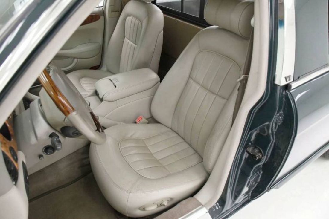 jaguar-xj-pick-up- (1).jpg