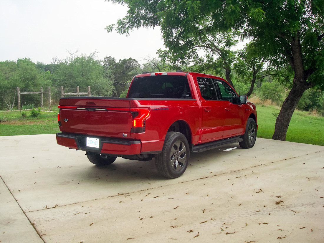 Editorial 2022 ford f 150 lightning 05 bc fr
