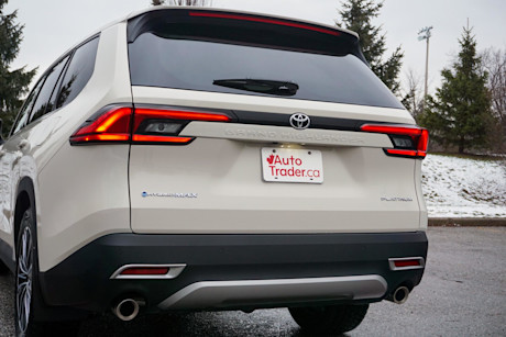 Editorial 2024 toyota grand highlander platinum hybrid max td 240131 09 di