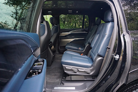 Editorial 2025 cadillac escalade iq fd di 20250313 8
