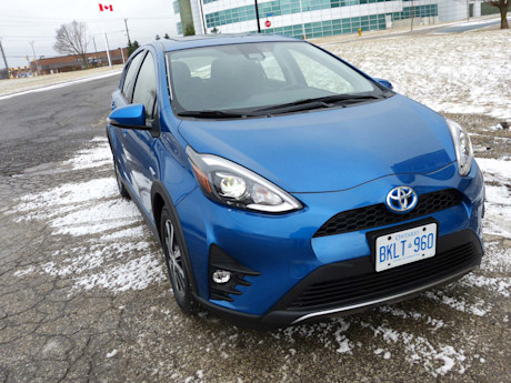 Editorial 2018 toyota prius c technology 03 jb