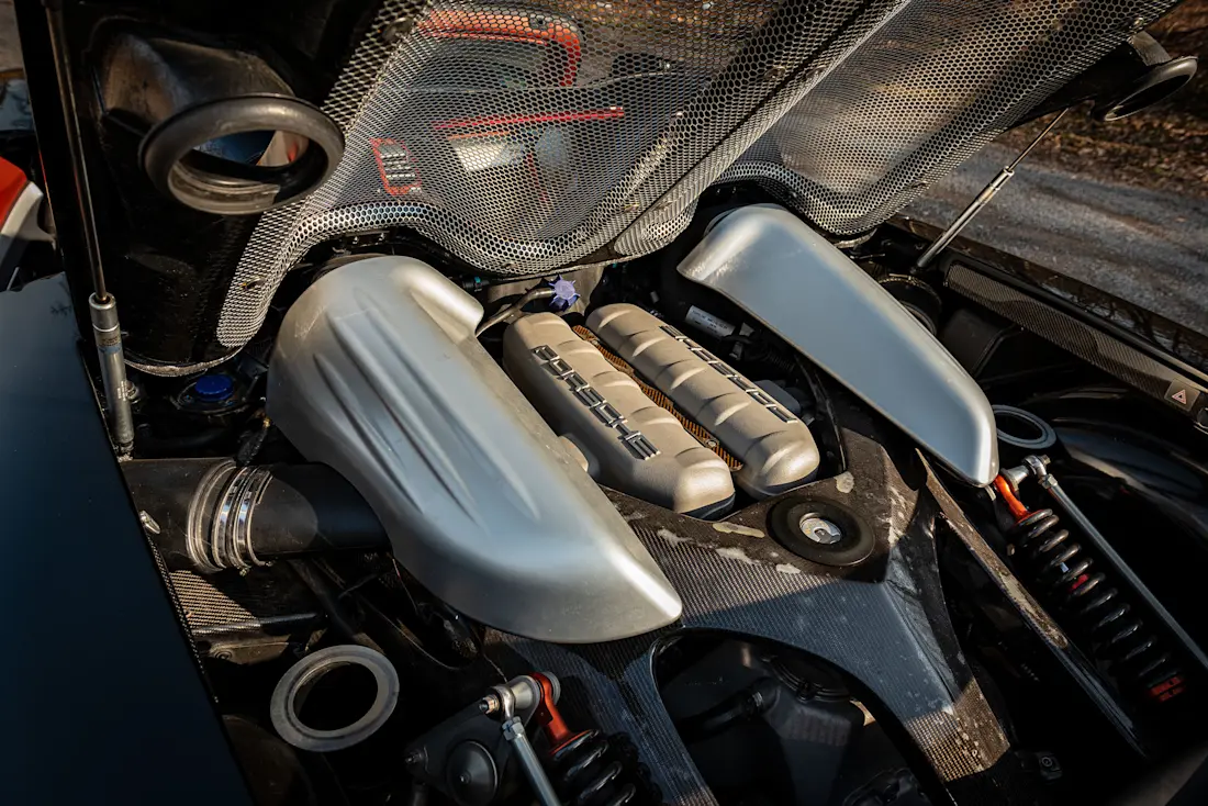 Porsche-Carrera-GT-Engine