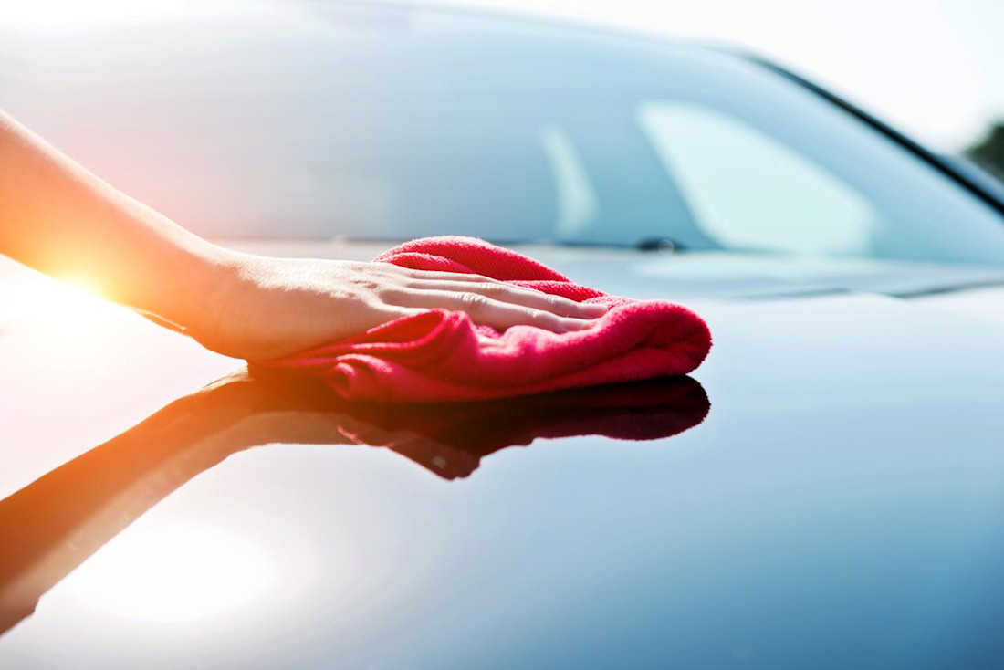 Auto wachsen – Anleitung und Tipps für die richtige Autopflege