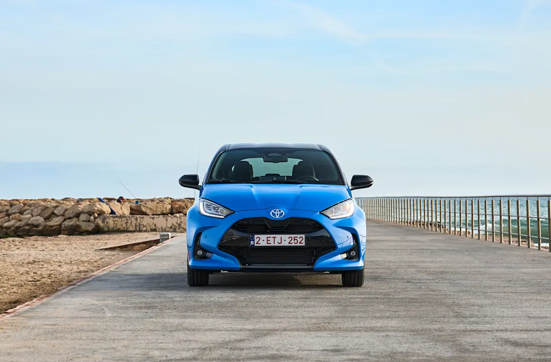 toyota yaris premier edition hybrid 26
