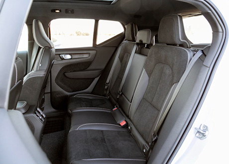 Editorial 2021 volvo xc40 recharge p8 awd 17 jw