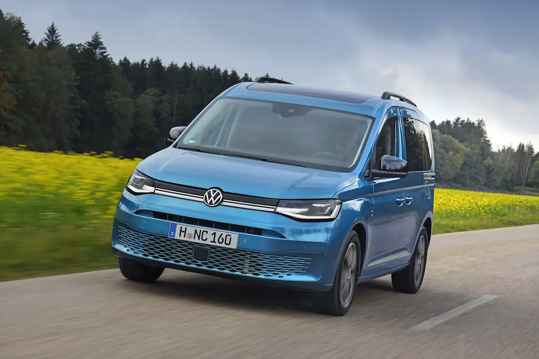 AS24 Volkswagen Caddy 2021 rijdend voor