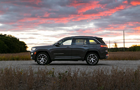Editorial 2022 jeep grand cherokee summit reserve 04 jw
