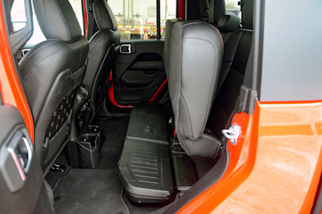 Chevrolet Colorado ZR2 Bison 2020 vs Jeep Gladiator Rubicon 2020 : match comparatif Image