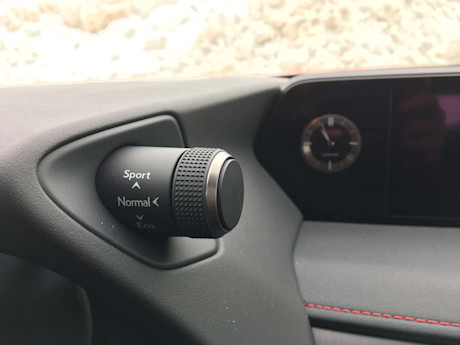 Lexus UX 250h AWD 2020 : essai hivernal Image