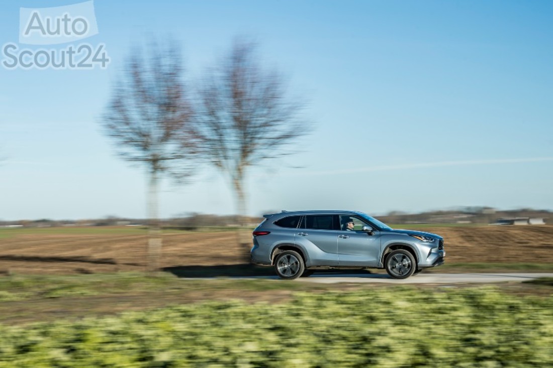 Toyota Highlander Electric Hybrid 2021 (15) (1).jpg