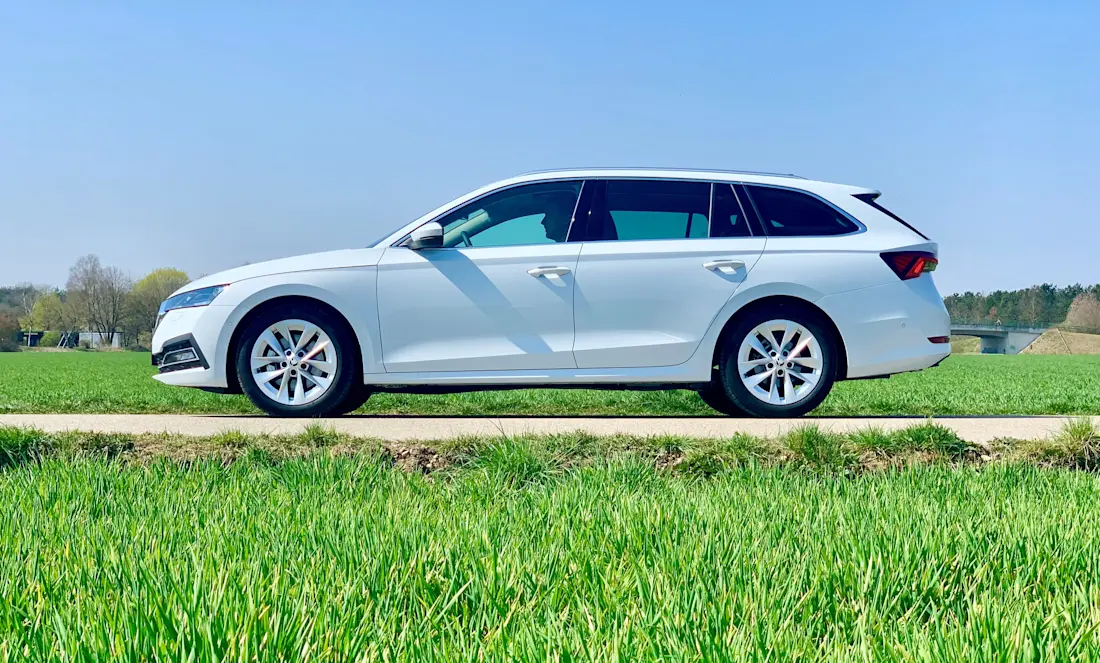 Skoda Octavia Combi First Edition 2020 Profile Skoda Octavia Combi First Edition 2020 Profile