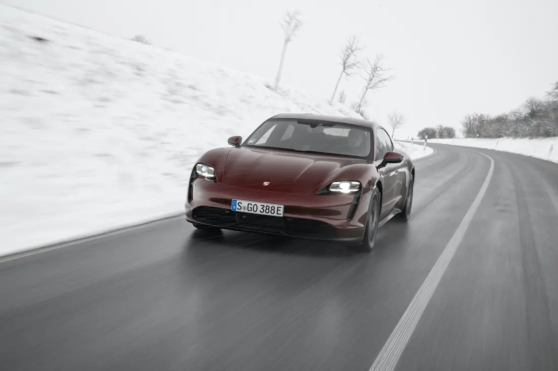 AS24 Porsche Taycan RWD 2021 rijdend voor