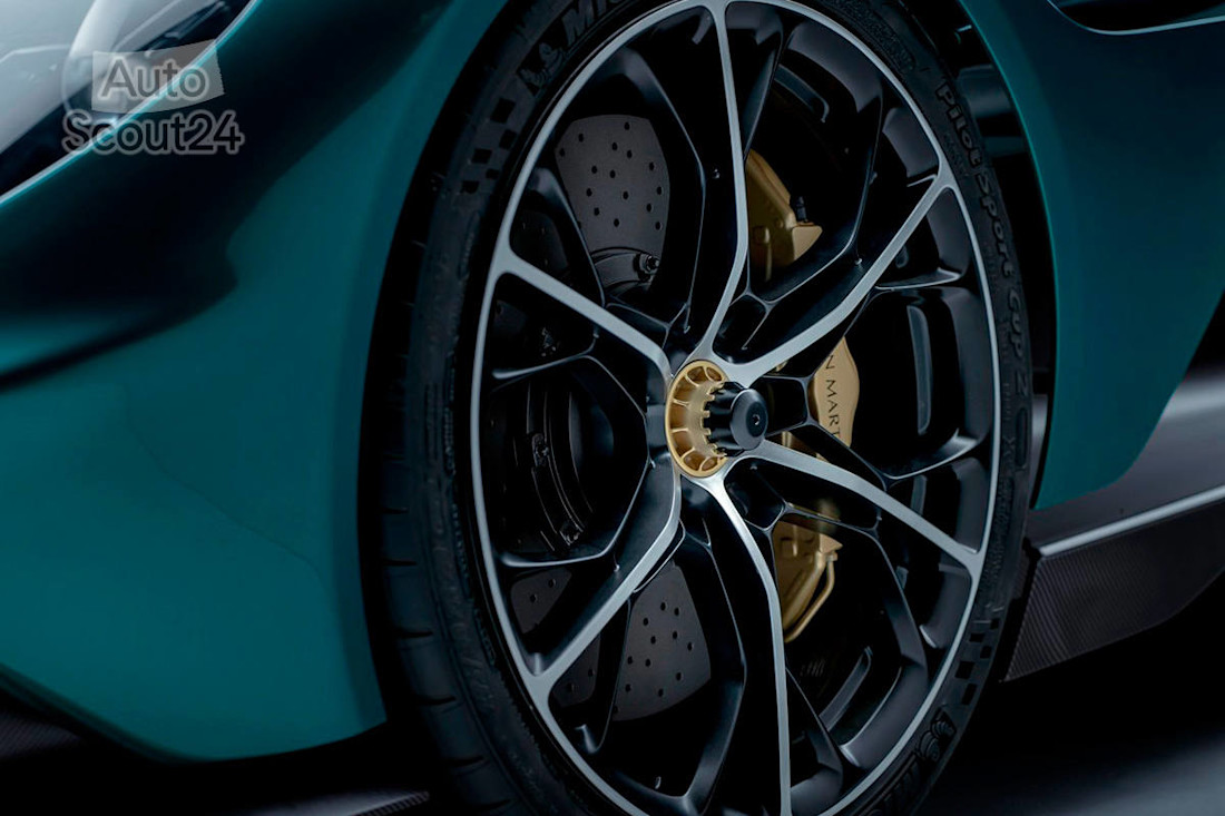 Aston-Martin-Valhalla-2022-(5).jpg