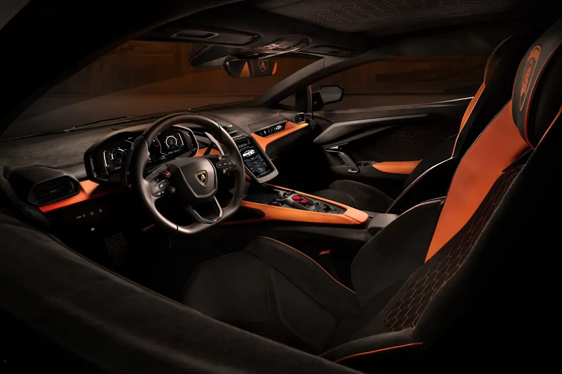 lamborghini revuelto 16
