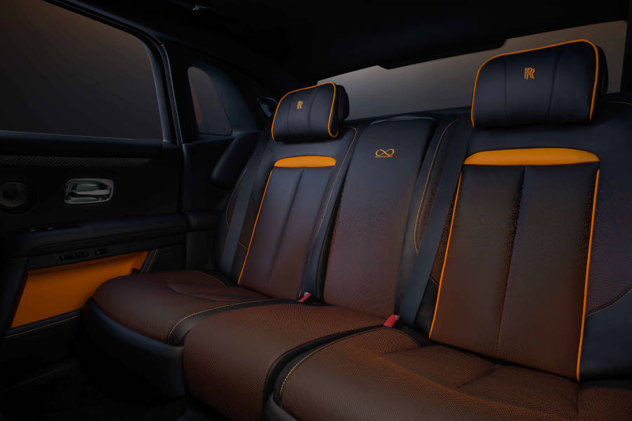 Rolls-Royce-black-Badge-Ghost-Ékleipsis (8).jpg