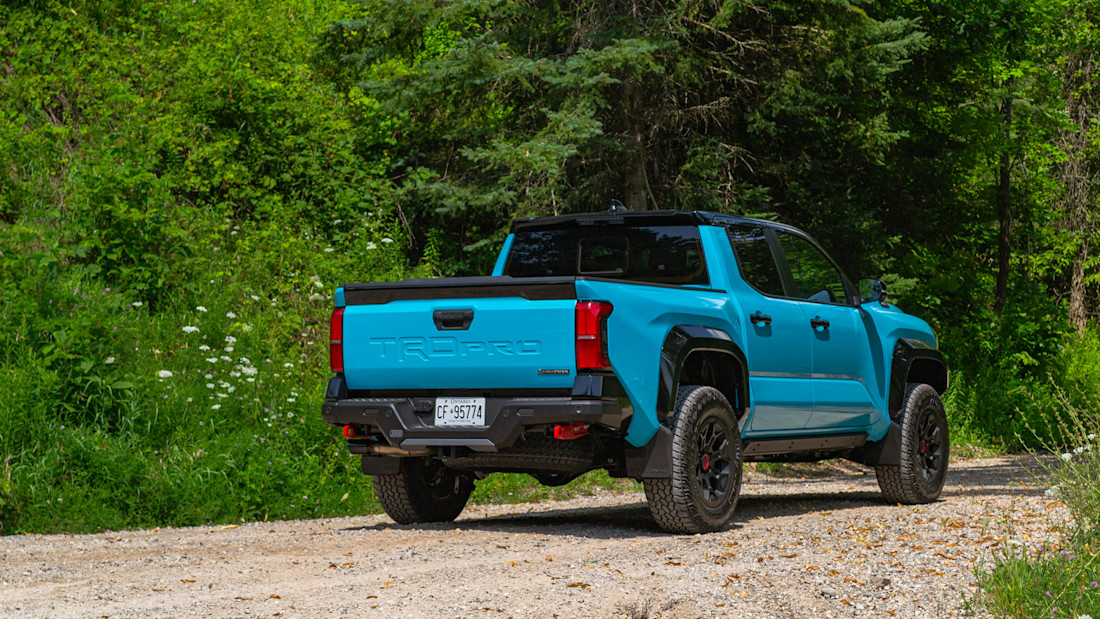 2026 Ford Ranger Raptor v Toyota Tacoma TRD Pro - Comp - KP - 261009 - 29.jpg