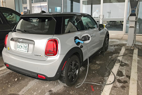 Editorial 2021 mini cooper se 02 pb