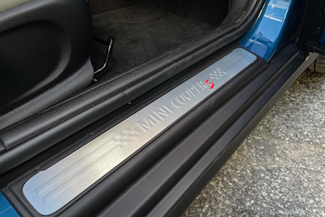 Editorial 2022 mini cooper s 5 door premierplus 37 ct
