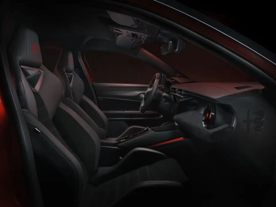 Foto alfa romeo milano interni 2
