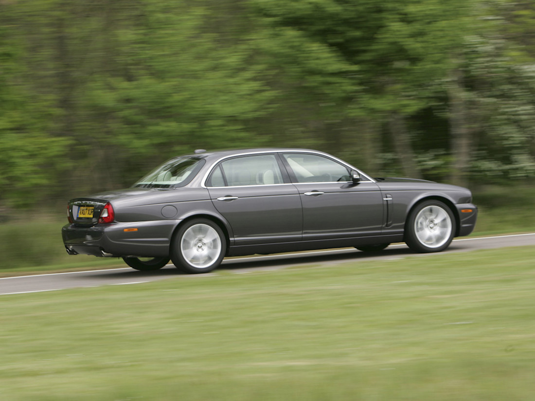 jaguar_xj_sovereign_achter