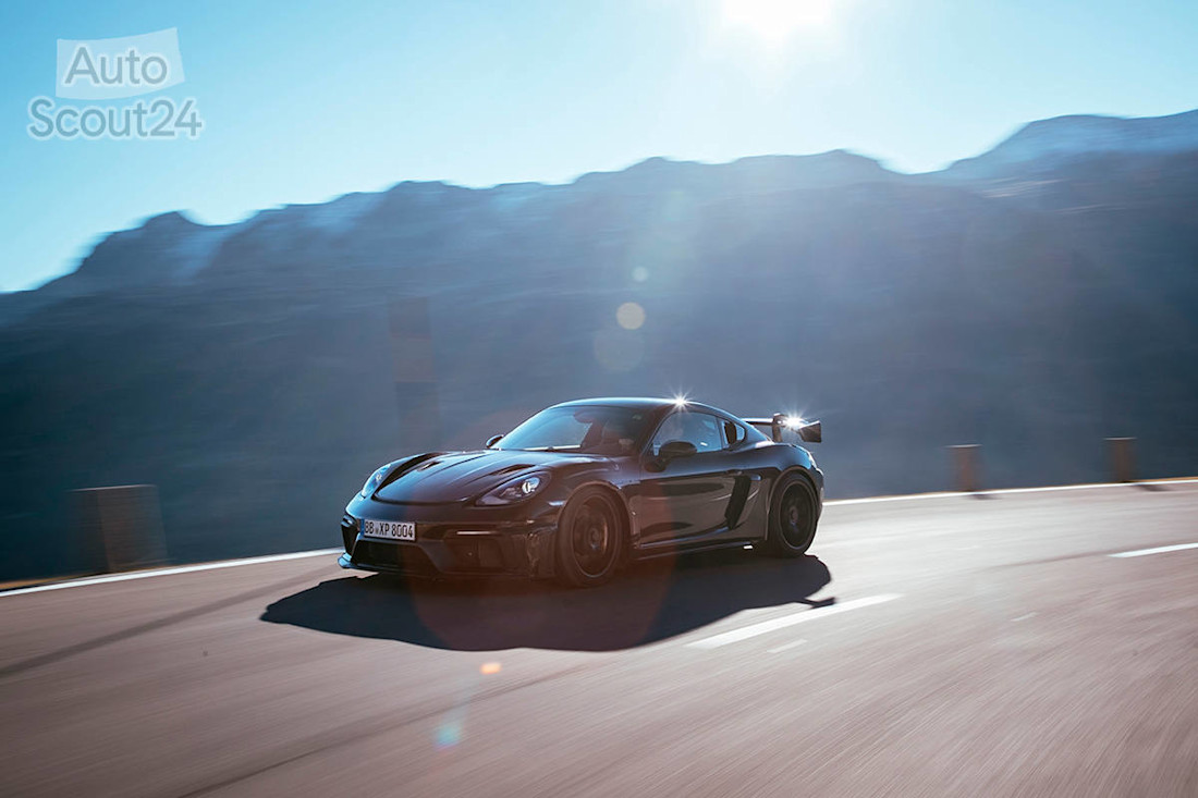 PORSCHE 718 CAYMAN GT4 RS (7).jpg