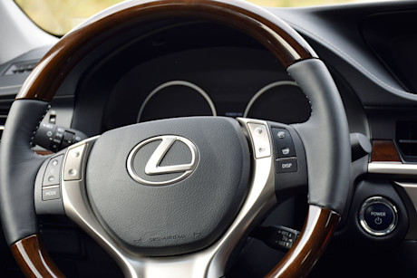 Editorial 2015 lexus es 300h jp 19 5192