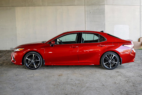 Editorial 2020 toyota camry xse awd 03 sha