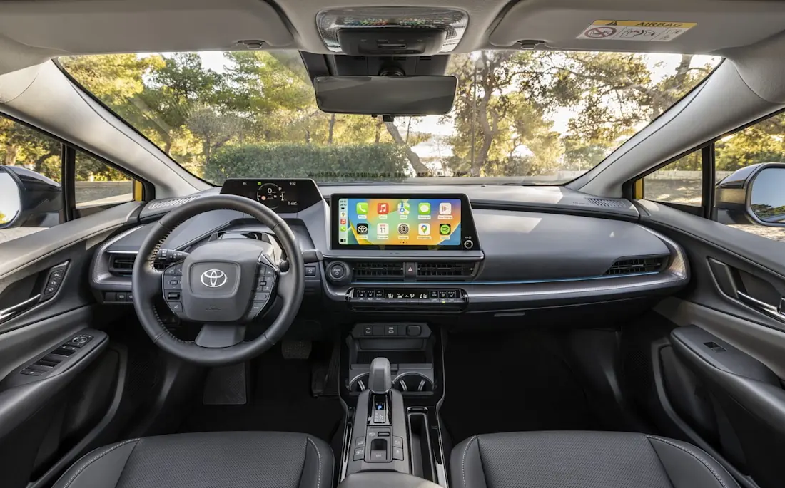 toyota-prius-plug-in-hybrid-2023-2