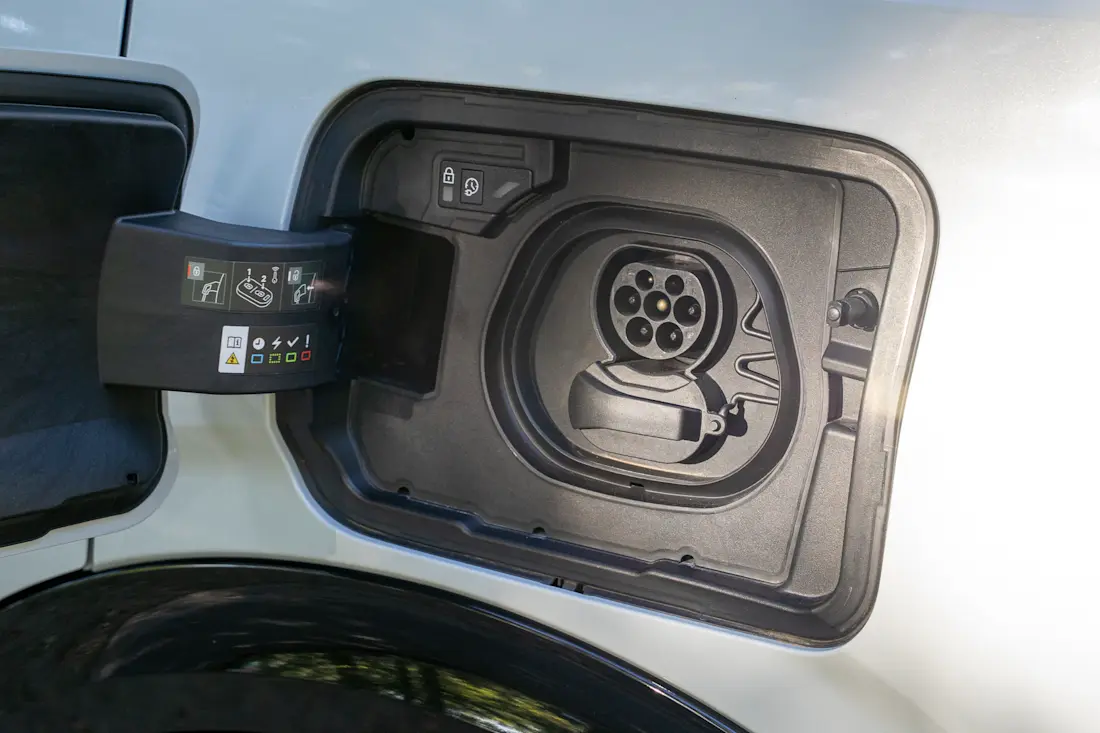2026 Peugeot E-5008 Long Range-34