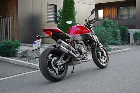 5 ducati-monster-2026-heck-seitlich