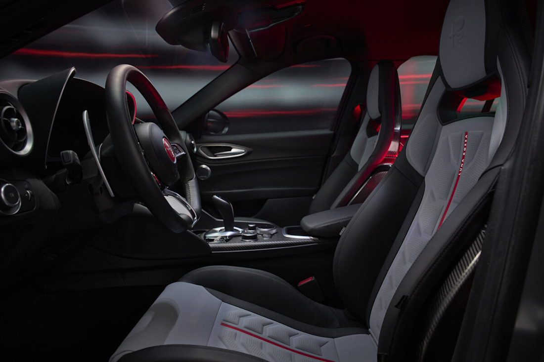 GiuliaQuadrifoglioLunaRossa (11).jpg