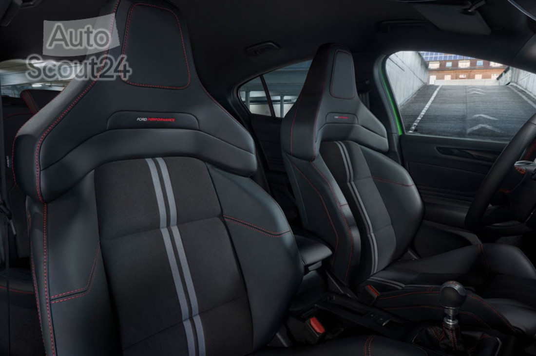 Ford Focus ST vs CUPRA LEon (3).jpg