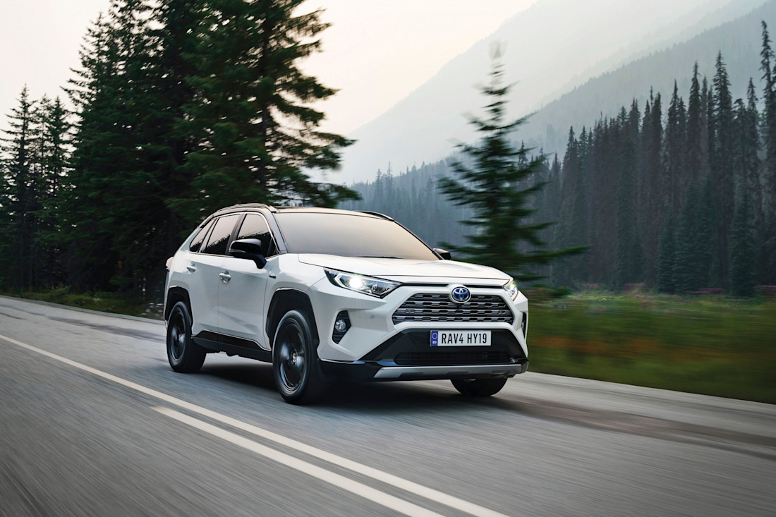 2019-toyota-rav4-ext-01-691056.jpg