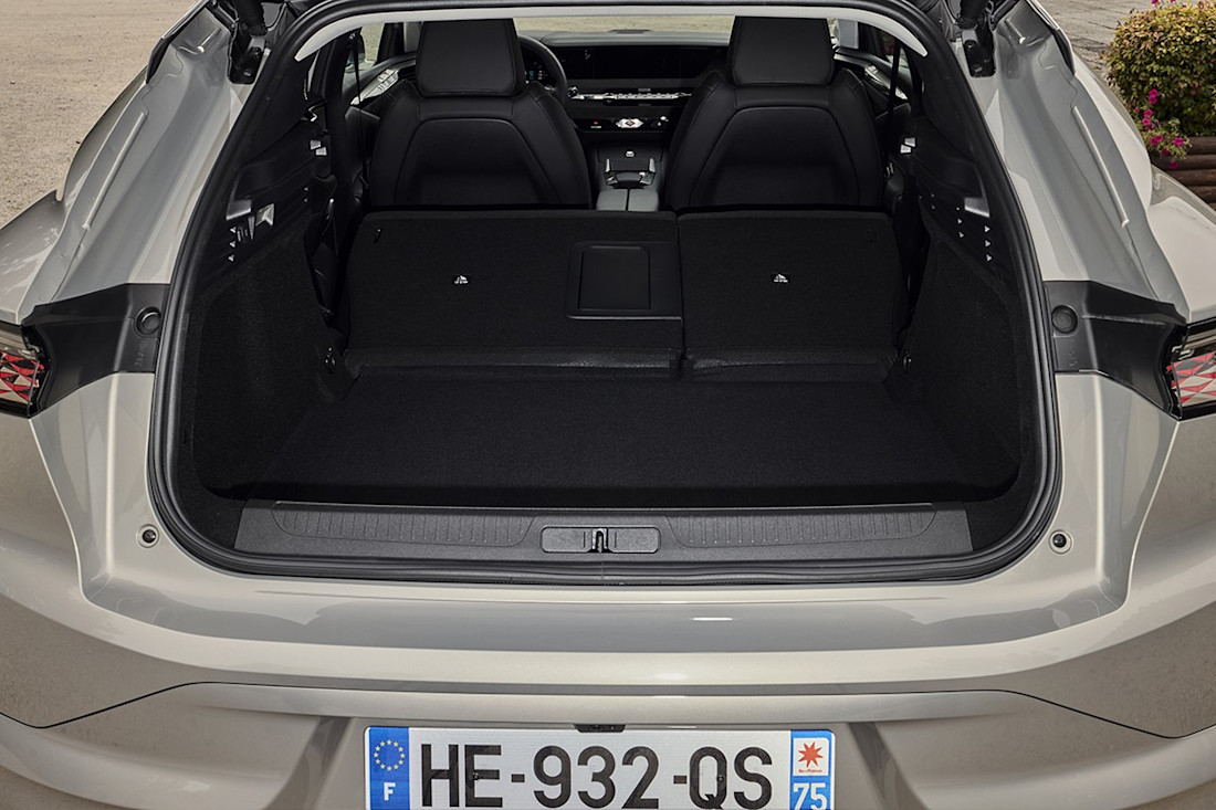 BEBE20251009  DS N°4 04