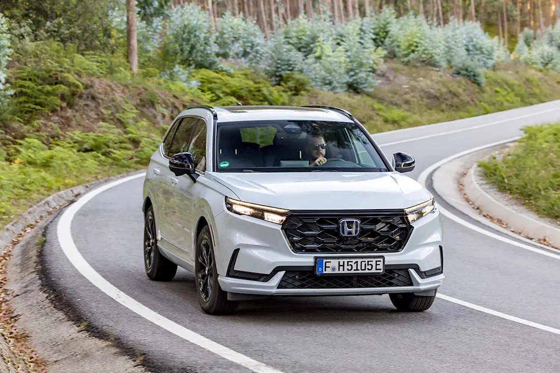 Honda CR-V (2023) dynamic, front view Honda CR-V (2023) dynamic, front view