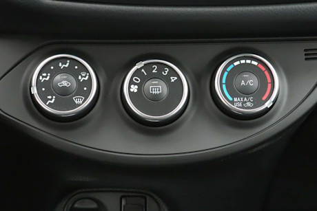 Editorial 2019 toyota yaris hatchback se 5m 25 jm